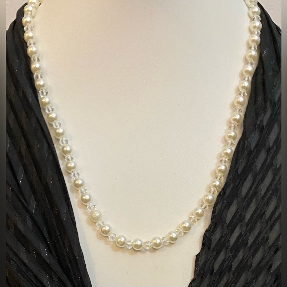 NEW Czech pearl necklace
